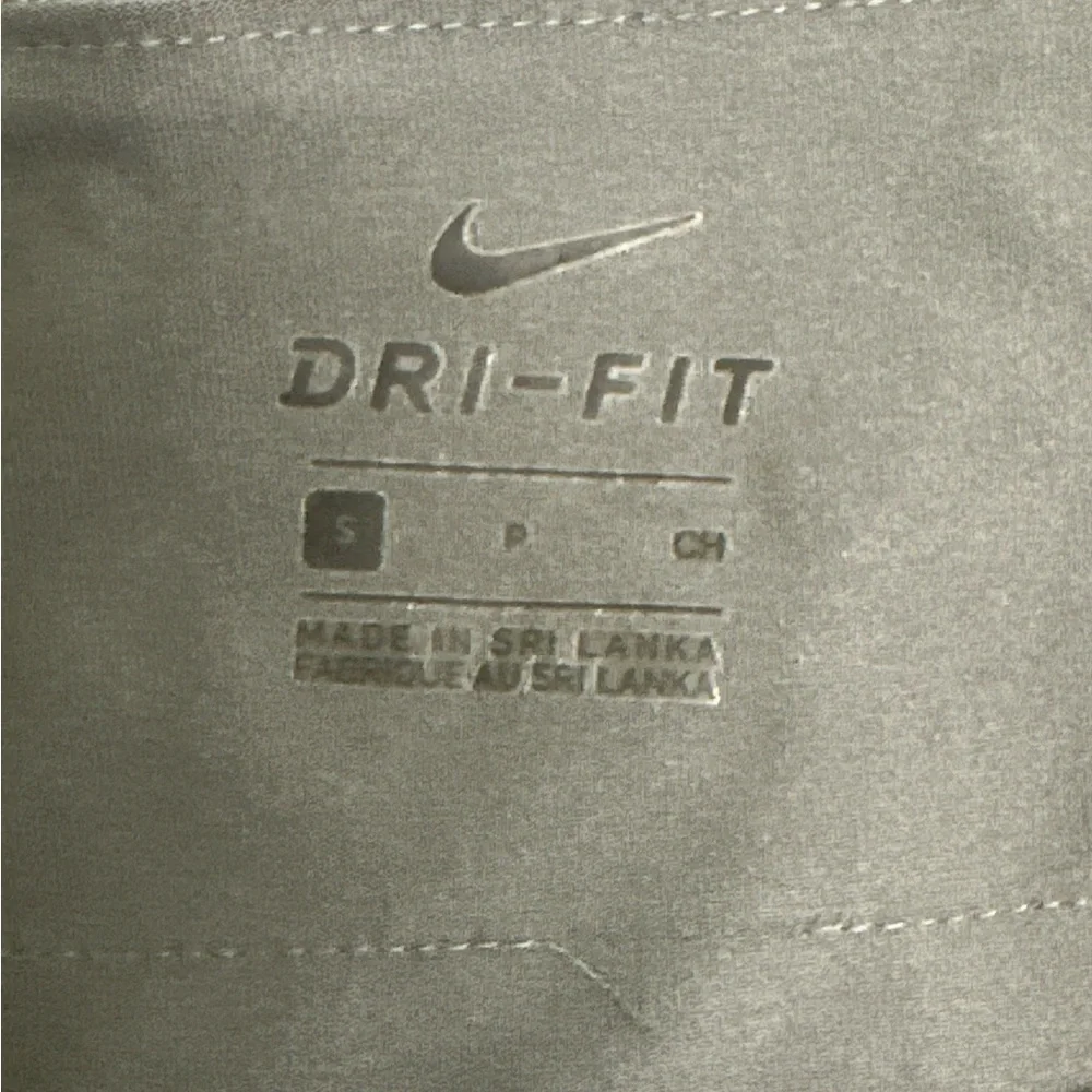 Nike Women’s Leggings Gray/Blk/Wh Sz Small Excellent. Inseam 21 Rise‎ 9
